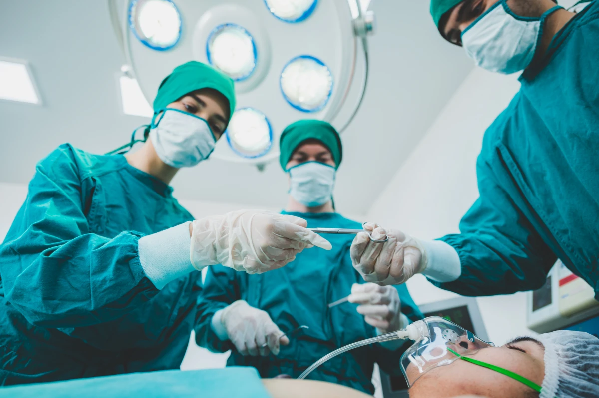 Le droit à la vie face aux interventions médicales forcées : un dilemme éthique et juridique