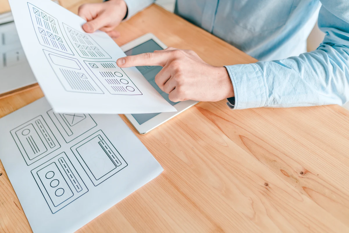 Les designers face à la justice : le défi des interfaces biaisées