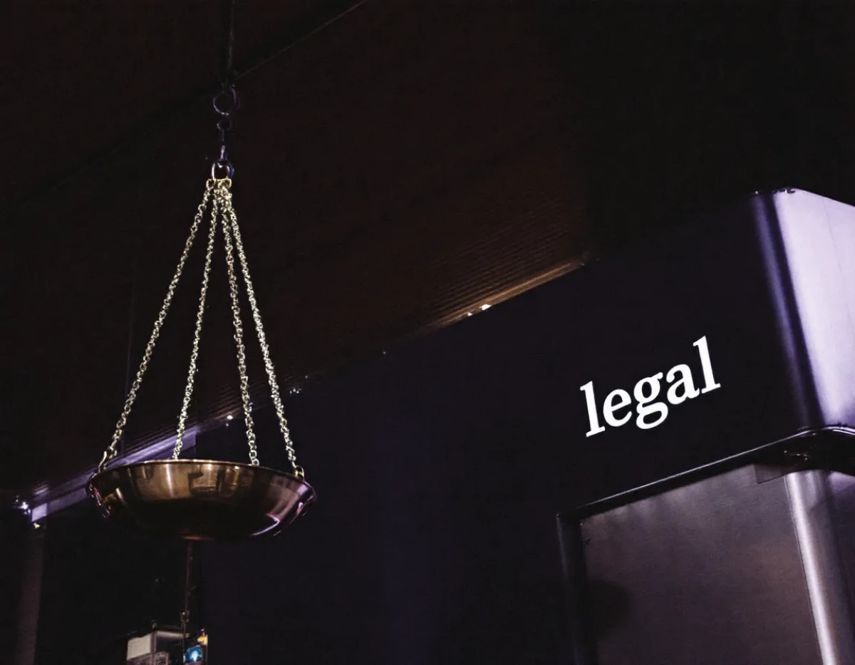 L'opposition injustifiée à la fermeture d'un bar de nuit : enjeux juridiques et sociaux